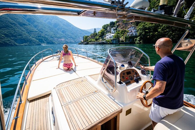 1H Private Cruise on a beautiful wooden speedboat on Lake Como - Villa Olmo from the lake