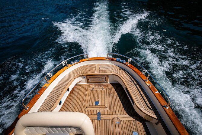 1H Private Cruise on a beautiful wooden speedboat on Lake Como - Cernobbio, Villa d’Este, and Villa Erba