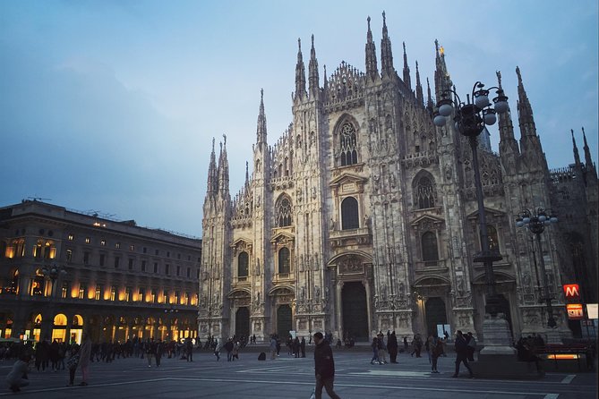 2-hours Duomo of Milan guided experience with entrance tickets - Finding Mondadori Duomo Without a Bad Start