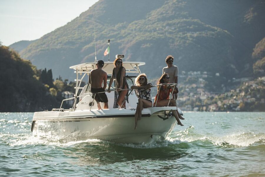 2 hours Private boat tour on lake of Como - Blevio and Torno: the first lakeside views