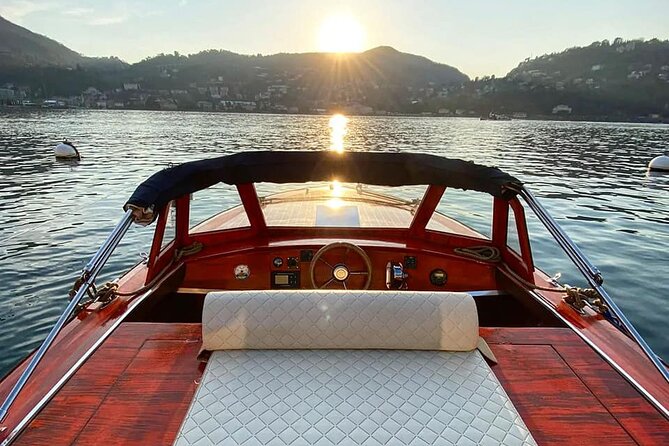 2 Hours Private Wooden Boat Tour on Lake Como 6 pax - Villa Oleandra and the celebrity factor