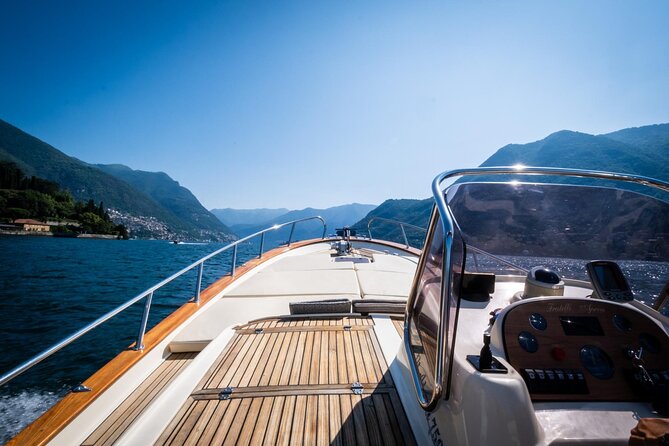 2H Private Cruise on a beautiful wooden speedboat on Lake Como - What the wooden speedboat adds