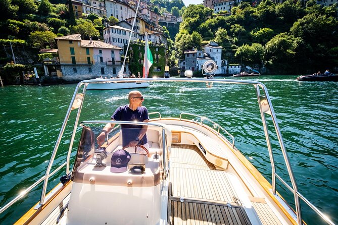 2H Private Cruise on a beautiful wooden speedboat on Lake Como - Life Electric and Villa Olmo from the water