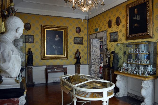 3-Hour Milan City Tour with The Scala Theatre - small group tour - Starting beneath the Duomo’s Gothic façade