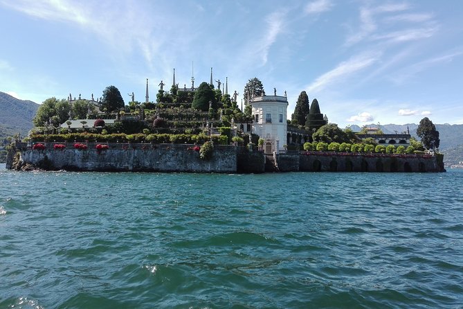 A unique private boat tour of isola Bella with guide Micaela - The private boat crossing to Isola Bella