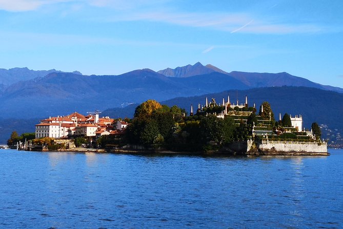 A unique private boat tour of isola Bella with guide Micaela - Meeting Micaela in Stresa