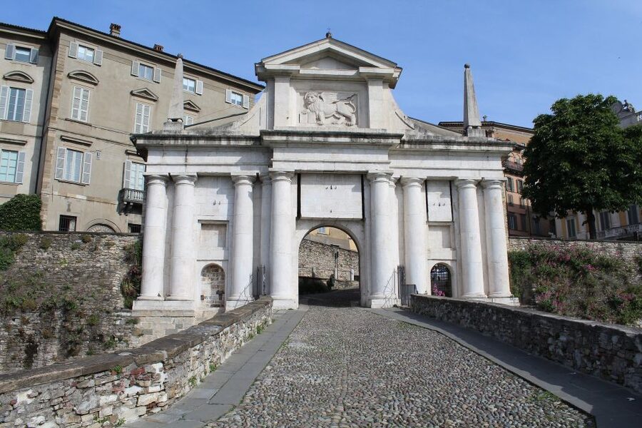 Bergamo: 2.5-Hour Private Upper Town Tour - Timing, shoes, and practical preparation