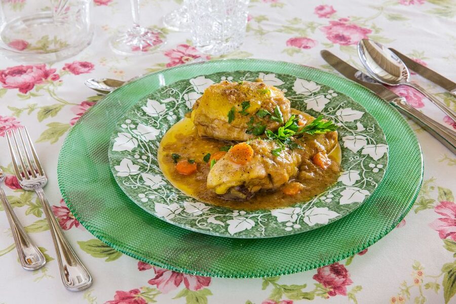 Bergamo: Dining Experience at a Local's Home - Language, pace, and the social side