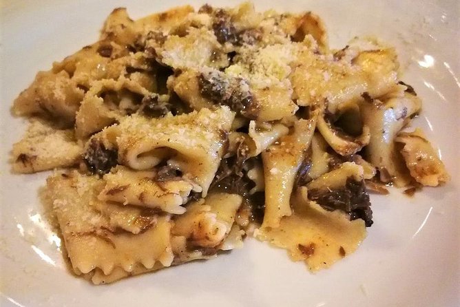 Bergamo: Full meal Food Tour with Local Delights by Do Eat Better - Why Bergamo’s upper town works so well for a food tour