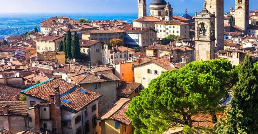 Bergamo: Private custom tour with a local guide - Meeting in Bergamo and starting the walk