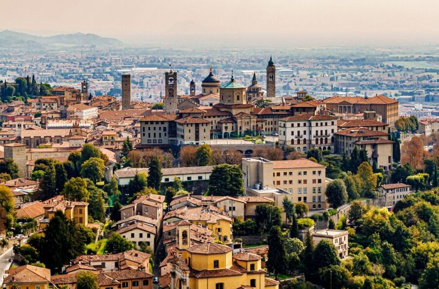 Bergamo: Private Walking Tour - Booking, cancellation, and language choices