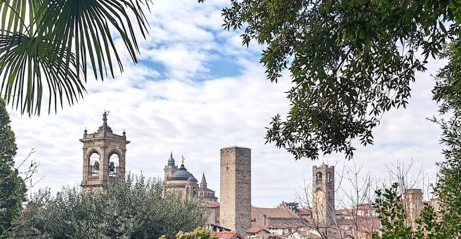 Bergamo: Upper Town Guided Tour with French-speaking Guide - Piazza Vecchia and Bergamo’s civic heart