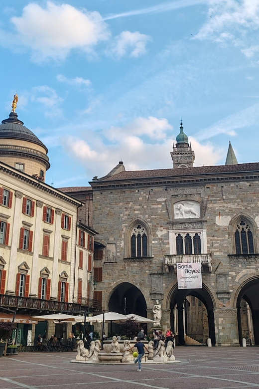 Bergamo: Upper Town Guided Tour with French-speaking Guide - Piazza Duomo and three remarkable churches