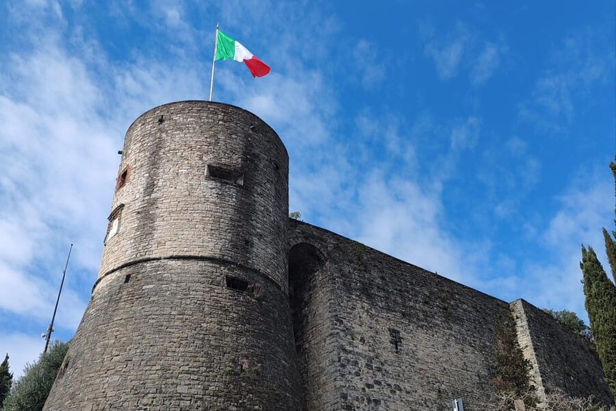 Bergamo: Upper Town Guided Tour with French-speaking Guide - The short climb to the Rocca and Bergamo’s two levels