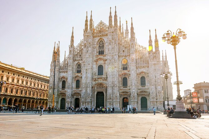Best of Milan: 3 Icons Tour in 40 Languages + Hop On Hop Off - A fast, useful introduction to central Milan