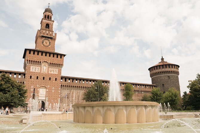 Best of Milan: 3 Icons Tour in 40 Languages + Hop On Hop Off - Milan Duomo: the hour that deserves your attention