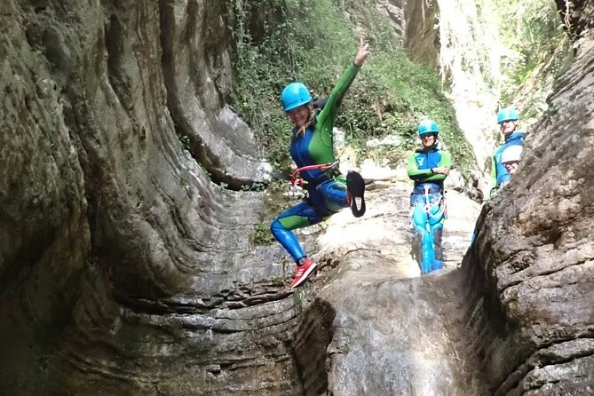 Canyoning "Gumpenfever" - beginner Canyoningtour for everyone - Learning to abseil safely