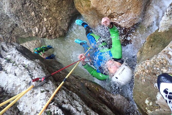 Canyoning "Summerrain" - fullday Canyoning Tour also for beginner - The safety briefing sets the pace