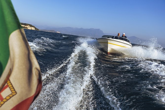 Castles boat tour with Bardolino wine tasting and nibbles - What the guide style is really like