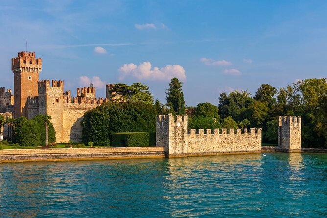 Castles boat tour with Bardolino wine tasting and nibbles - Who should book this experience?