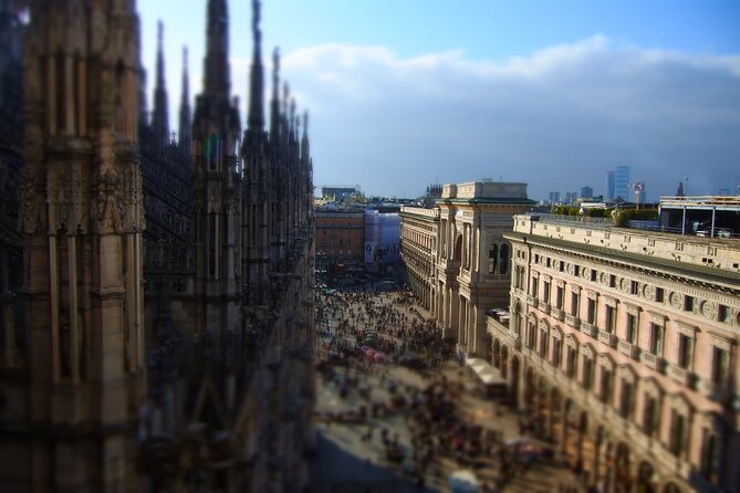 Cathedral & Skyline: Duomo di Milano Tour with Rooftop Access - Dress and physical effort are manageable