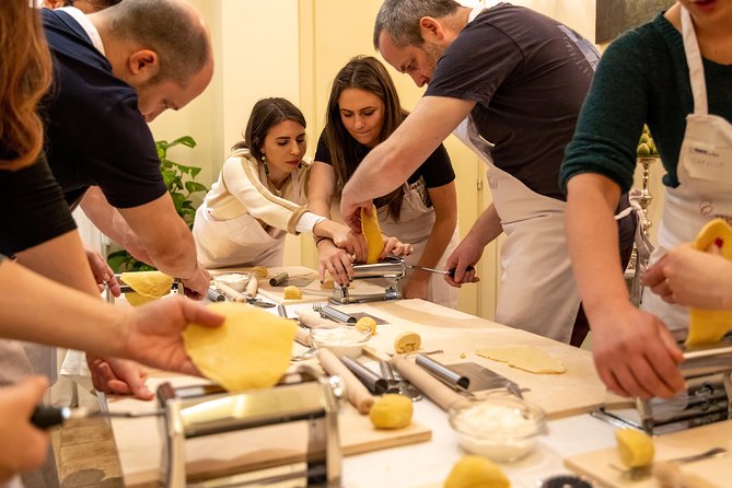 Cesarine: Small group Pasta and Tiramisu class in Bergamo - Group size, language, and the arrival plan