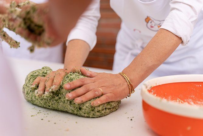 Cesarine: Small group Pasta and Tiramisu class in Varenna - Aperitivo first, then the work begins