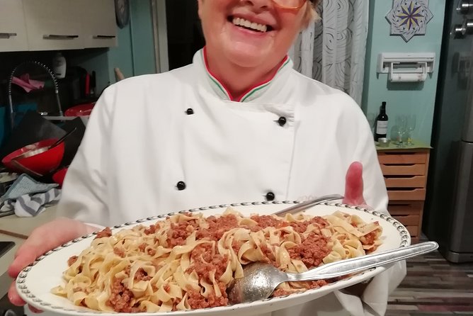 Choose three recipes to cook from all the traditional cuisine - Three recipes let you shape the whole meal