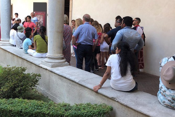 Classical Milan tour - Walking through the Galleria Vittorio Emanuele II