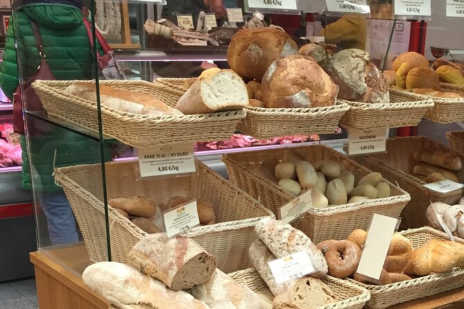 Como Food Tour and the Farmers Market - Piazza San Fedele and Como’s medieval mood