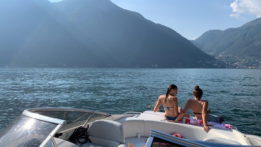 Como: Lake Como Private Modern Speedboat Tour with Prosecco - The Captain, Commentary, and Languages