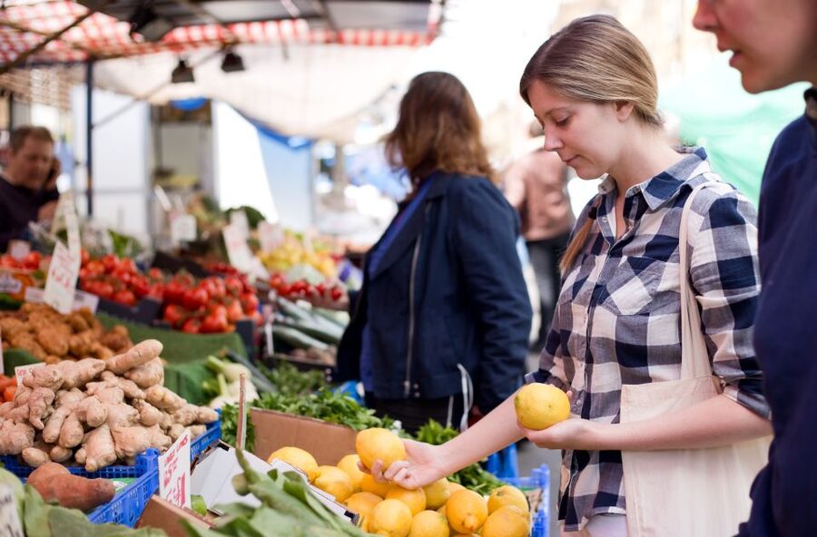 Como: Market Tour and Cooking Class at a Local's Home - Practical details that shape the day