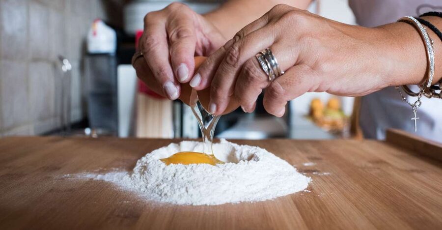 Como: Pasta and Tiramisu Class at a Local's Home - Rolling sfoglia by hand in a Como home