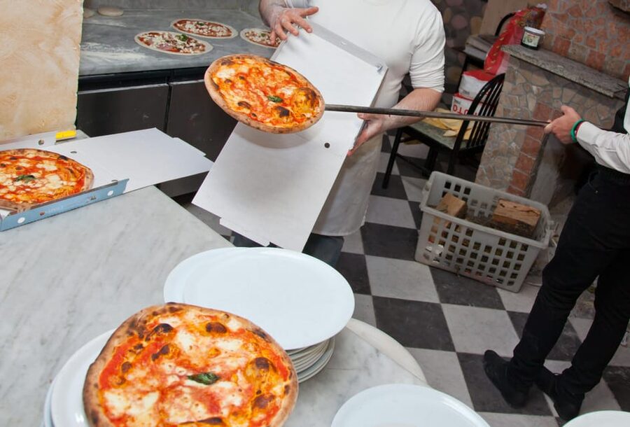 Como: Premium Pizza-Making Class at a Pizzeria - Who should book this experience
