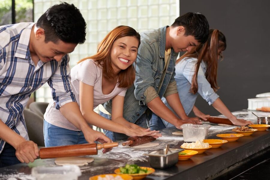 Como: Premium Pizza-Making Class at a Pizzeria - Shaping and topping your own Margherita