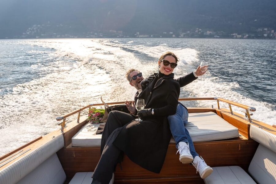 Como: Private Classic Wooden Boat Tour with Prosecco - Villa Olmo and the first views north