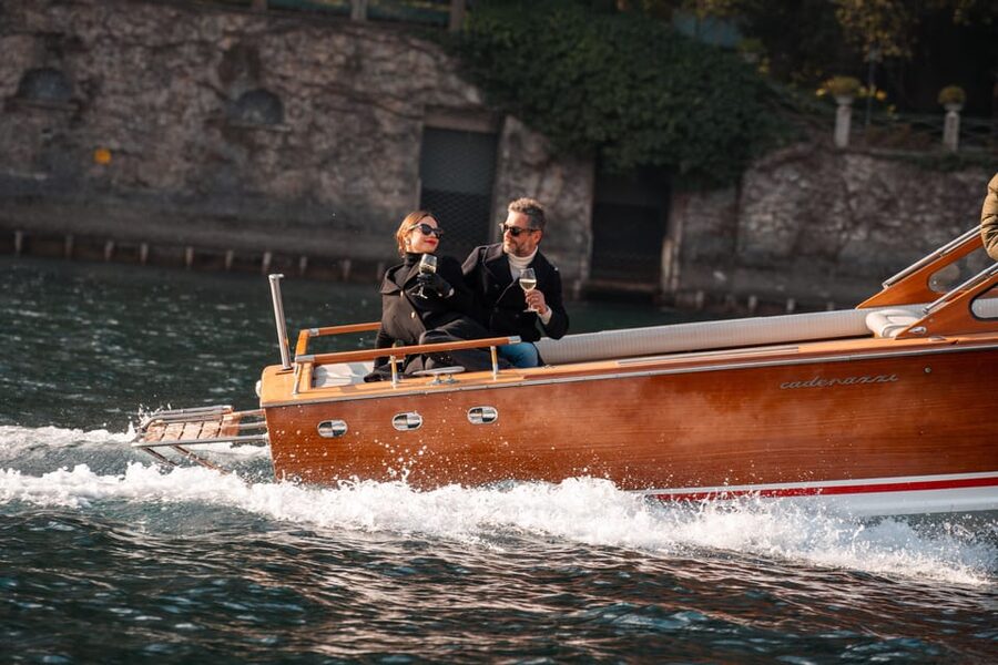 Como: Private Classic Wooden Boat Tour with Prosecco - Villa Fontanelle and the celebrity shoreline