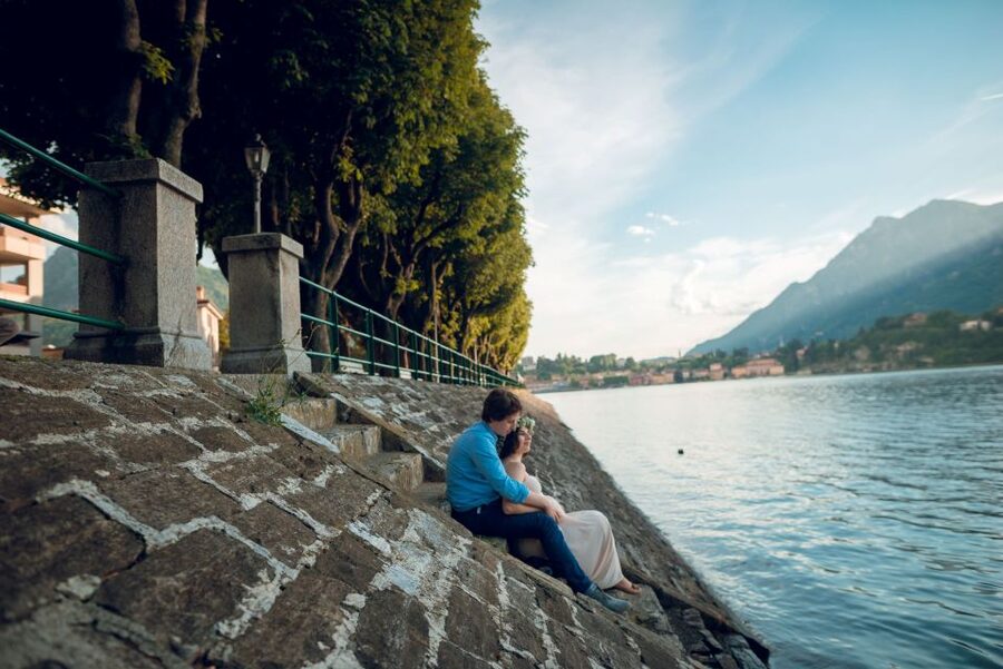 Como: Private Photoshoot with Post-Editing - Walking beside the lake toward Villa Olmo