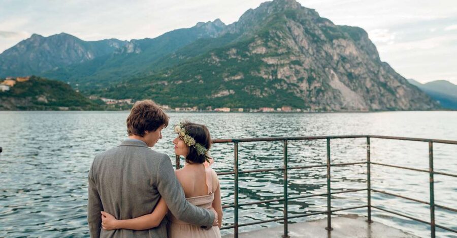 Como: Private Photoshoot with Post-Editing - Cavour Square: an easy first backdrop