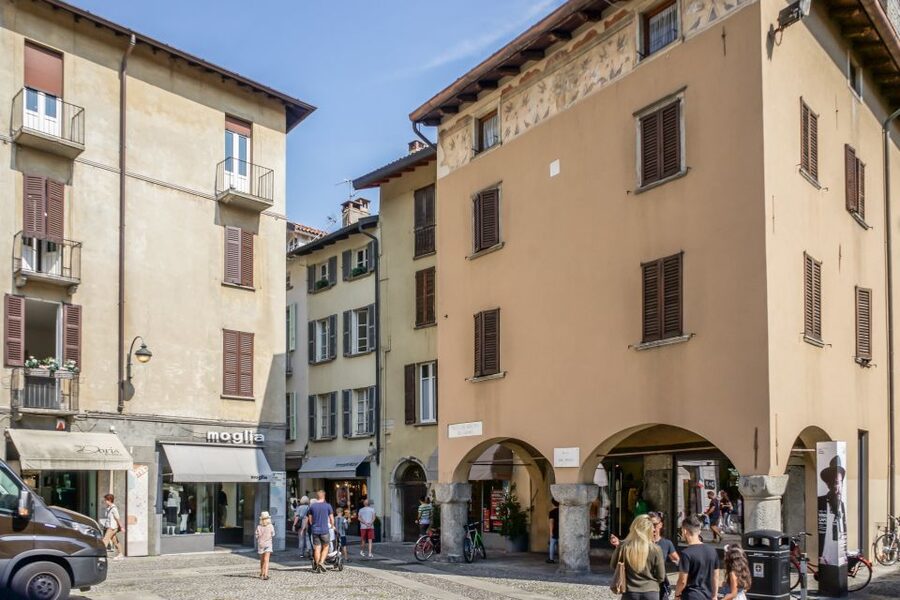 Como: Private Walking Tour - Romanesque and Baroque churches along the route