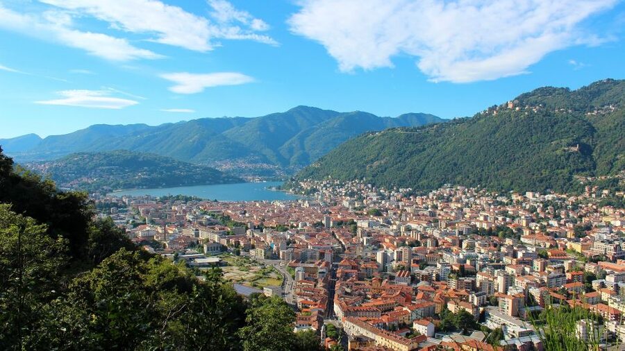Como: Private Walking Tour - Lake Como views before and after the old town