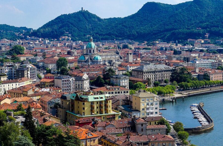 Como: Private Walking Tour - Walking through Como’s medieval walls