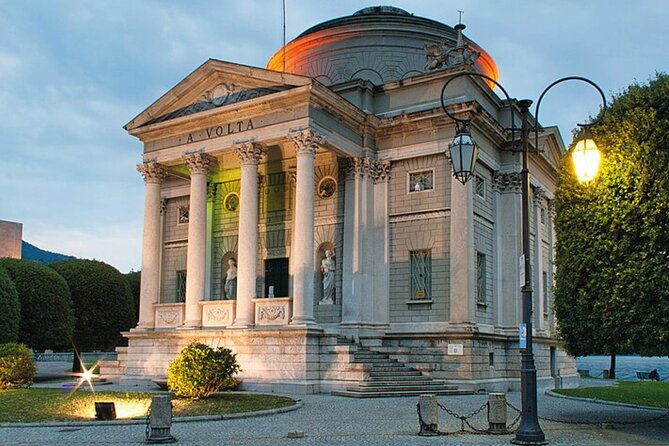 Como Walking Tour with Audio and Written Guide by a Local - Piazza San Fedele and the dragon portal