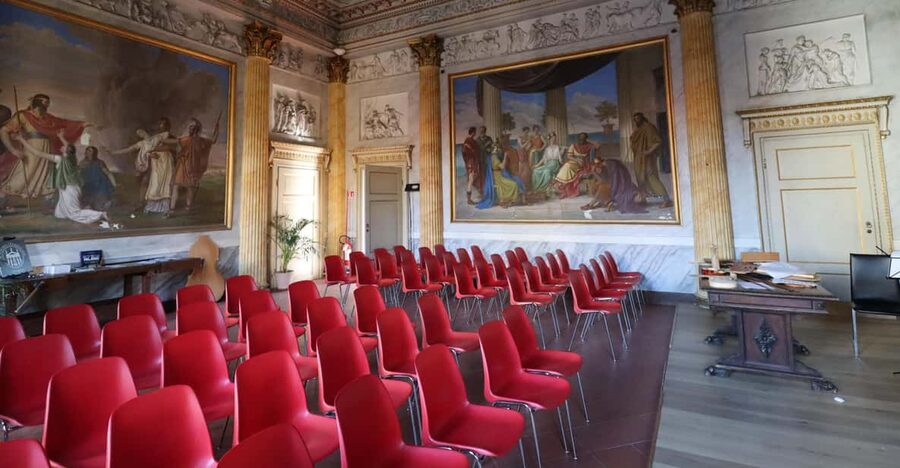 Cremona: Visit the Violinmaker School - The Secret of Strad - What the private format changes
