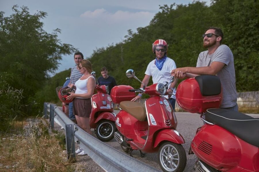 Desenzano del Garda: Lake Garda app-guided Vespa tour - Who should book this ride