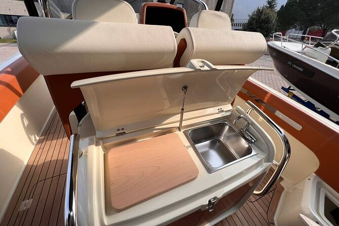 Dreamer tour(1 H) luxury boat aperitif onboard - Passalacqua, now one of the lake’s grand hotel addresses
