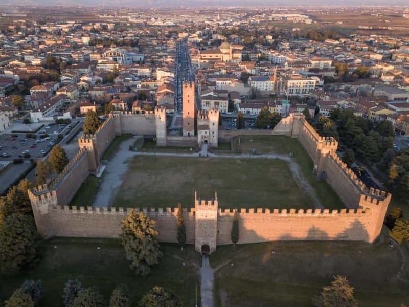 E-bike adventure among villages and medieval castles - Key points to know before you book