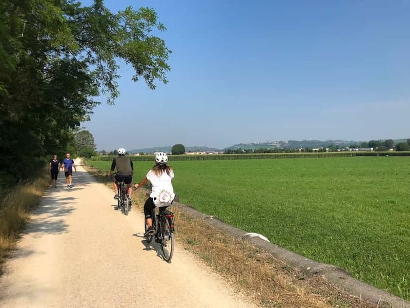 E-bike adventure among villages and medieval castles - Arriving at Borghetto sul Mincio