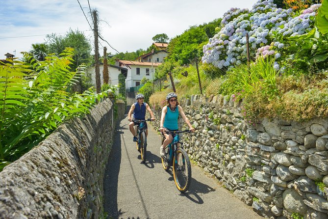 E-Bike Tour around Three Lakes and Idyllic Mountain Life - Cardano and the Bagatti Valsecchi villa