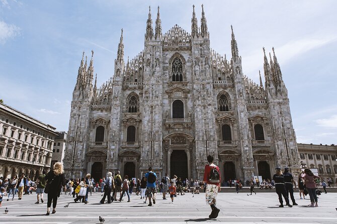 e-Scavenger hunt Milan: Explore the city at your own pace - Sforza Castle and Porta Sempione